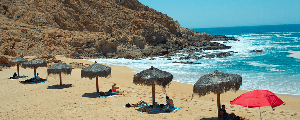 Playa Santa Maria en Los Cabos con Turistas