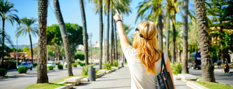 The healthiest habits for your next vacations - stroll the destination