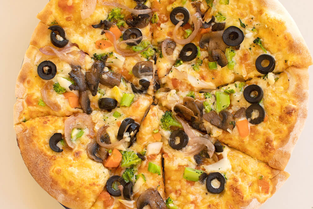 pizza with black olives broccoli and serrano 