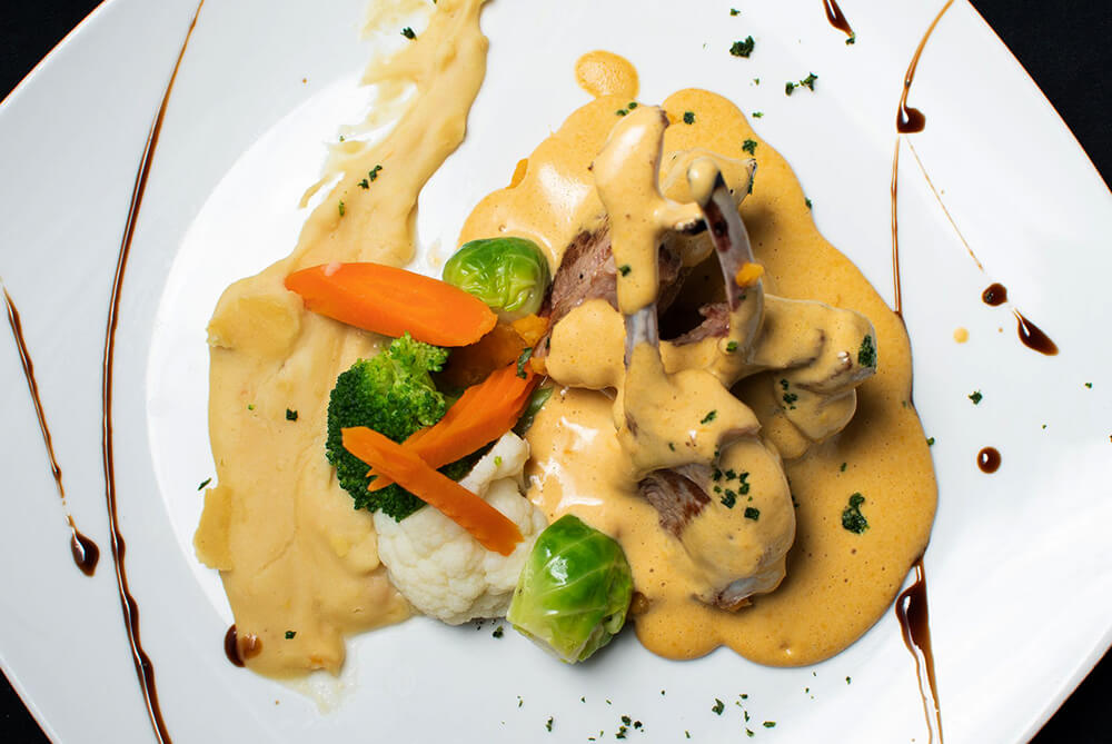 beef with vegetables and mustard sauce