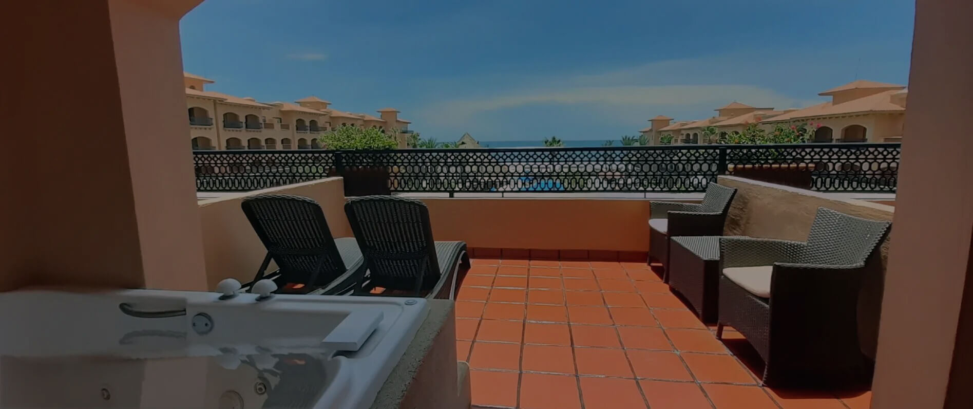 Ocean view rooms with jacuzzi (hot tub)