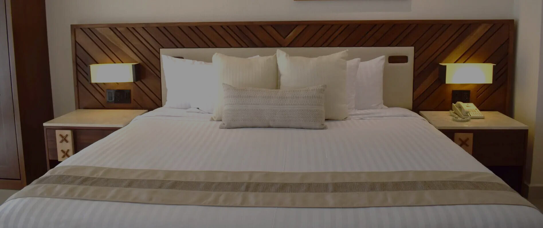 cama de la habitación vista parcial al mar